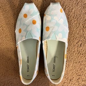 Women’s Size 11 Daisy Toms